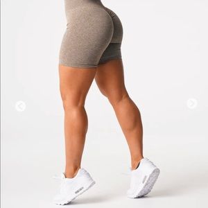 NVGTN Seamless scrunch shorts in mocha NWT